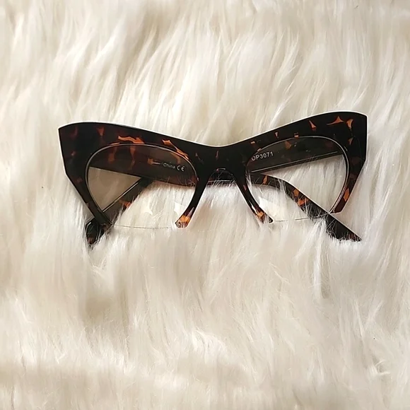 Bottomless Cateye Glasses - Picture 3 of 8